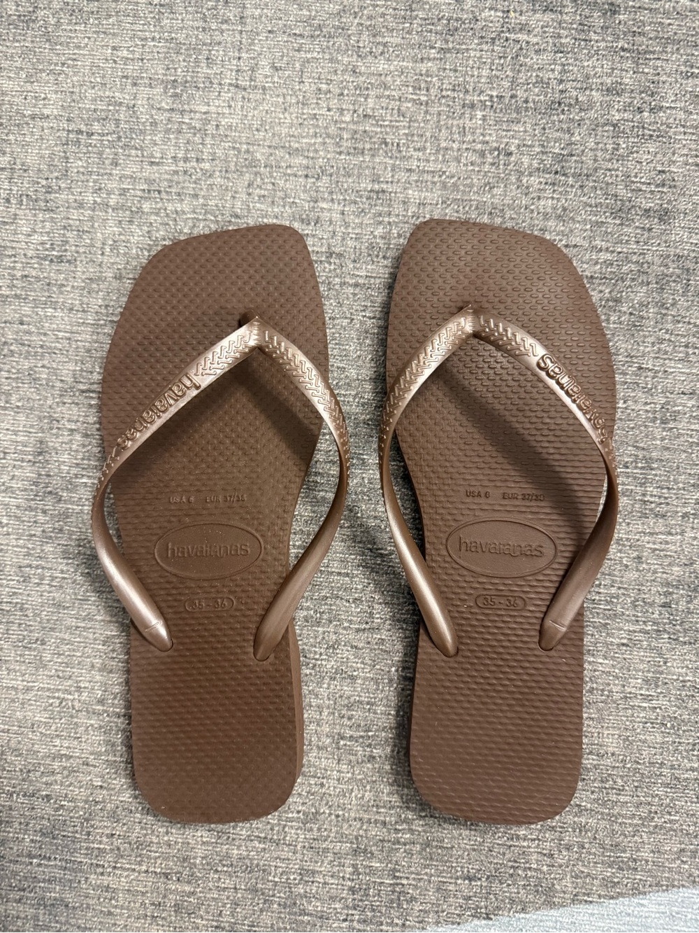 Havianas Slim Square Flip Flop in Dark Brown